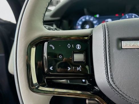 Used 2026 Land Rover Range Rover Velar Dynamic SE image 10