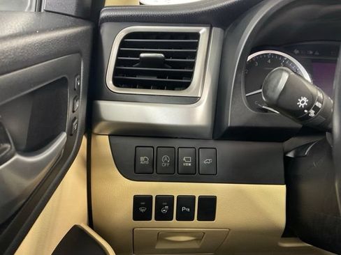 Used 2017 Toyota Highlander Limited Platinum w/ Carpet Mat Package AWD/4WD image 28