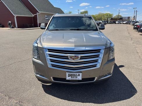 Used 2019 Cadillac Escalade ESV Platinum AWD/4WD image 12