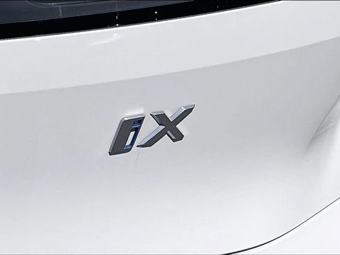 Used 2025 BMW iX xDrive50 w/ Premium Package AWD/4WD image 32
