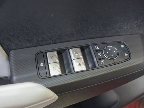 Used 2025 Mitsubishi Outlander SE image 15