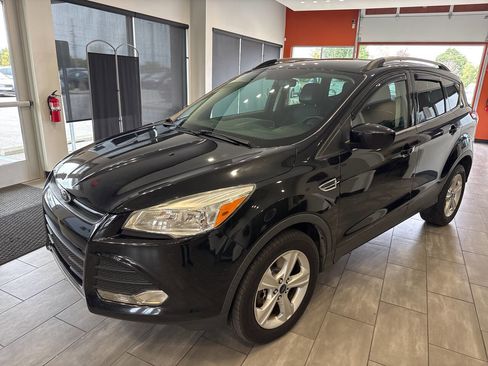 Used 2015 Ford Escape SE w/ Equipment Group 201A image 8
