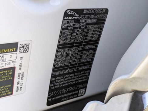 Used 2024 Jaguar F-PACE R-Dynamic S image 32