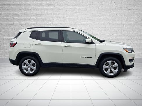 Used 2018 Jeep Compass Latitude w/ Popular Equipment Group FWD image 4