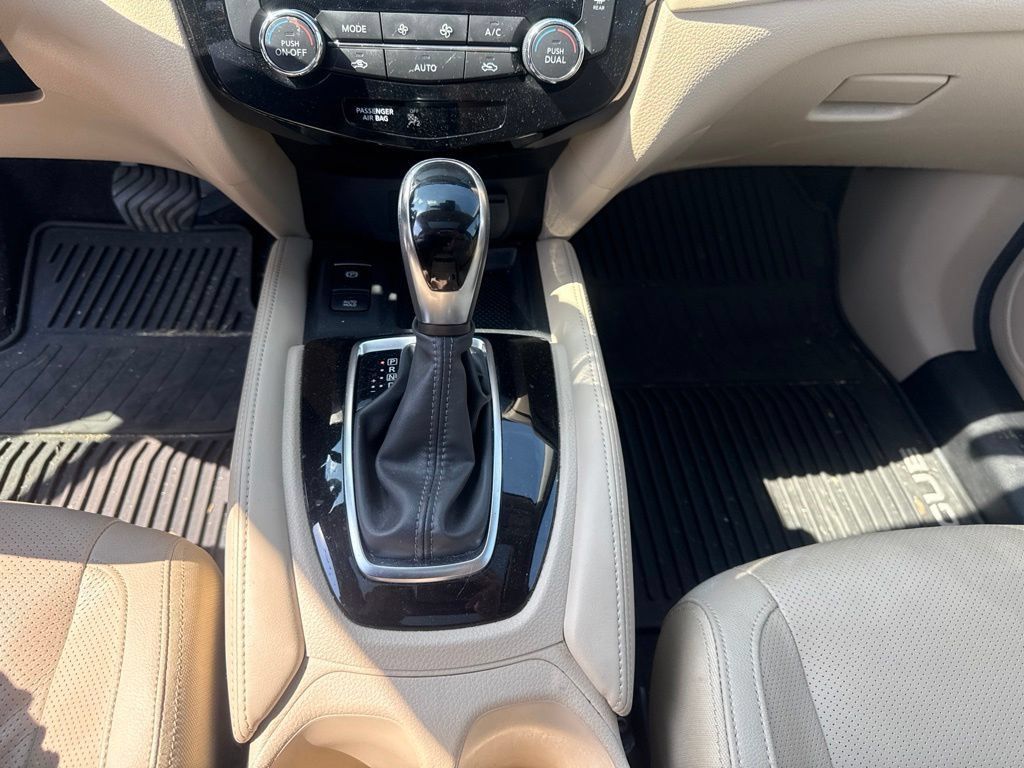 Used 2019 Nissan Rogue SL w/ Premium Package AWD/4WD image 17