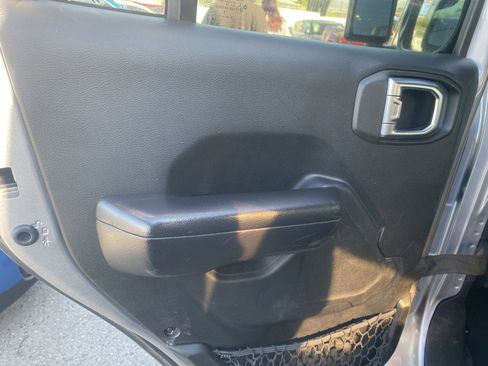 Used 2020 Jeep Gladiator Sport w/ Quick Order Package 24S image 17