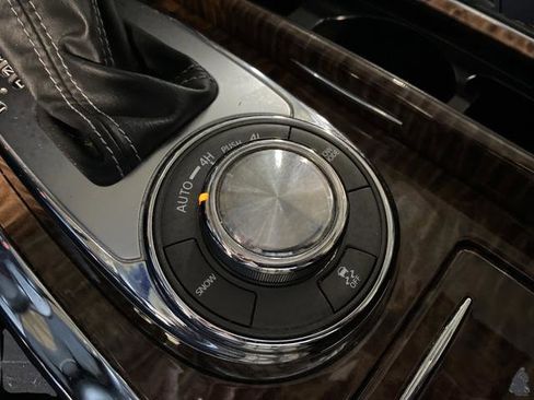 Used 2017 Nissan Armada Platinum image 24