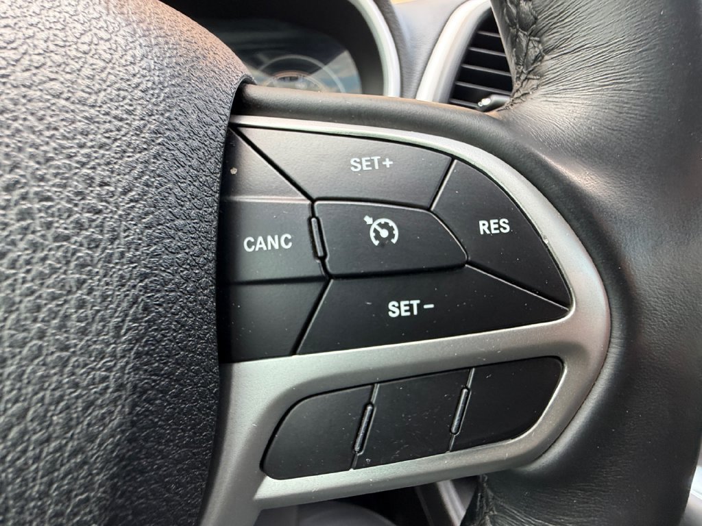 Used 2018 Jeep Cherokee Latitude Plus FWD image 24