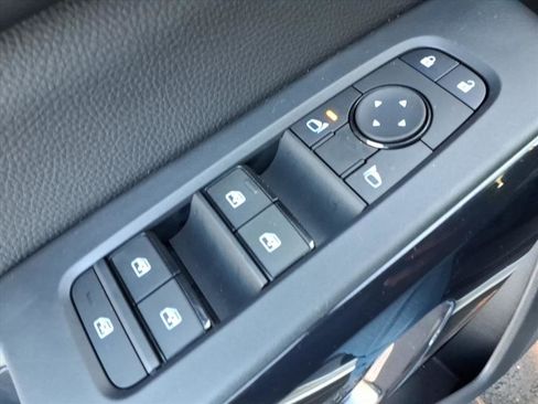 New 2025 Nissan Pathfinder SV image 17