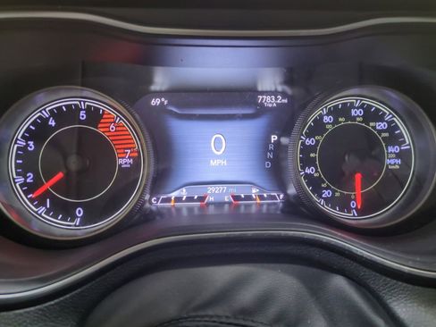 Used 2019 Jeep Cherokee Trailhawk AWD/4WD image 19