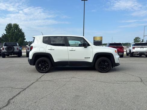Used 2023 Jeep Renegade Latitude AWD/4WD image 6