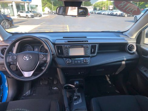 Used 2018 Toyota RAV4 XLE AWD/4WD image 24
