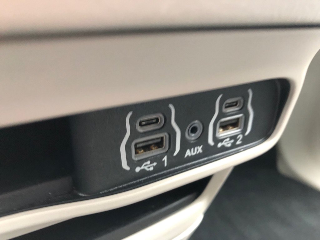 Used 2024 Chrysler Pacifica Touring-L FWD image 32