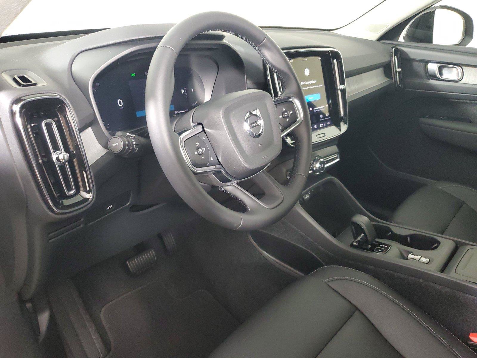 Used 2026 Volvo XC40 B5 Core AWD/4WD image 24