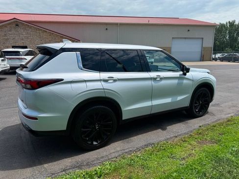 Used 2024 Mitsubishi Outlander SE AWD/4WD image 4