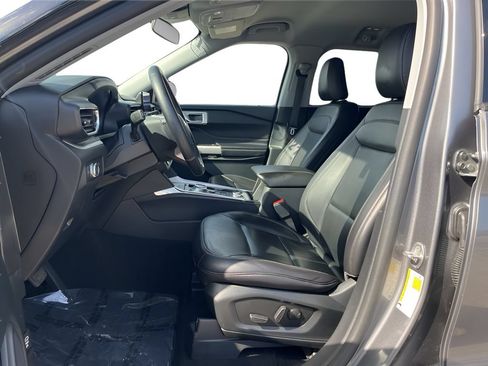 Used 2021 Ford Explorer XLT w/ Equipment Group 202A AWD/4WD image 9