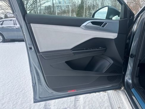 New 2026 Volkswagen Taos SE image 5