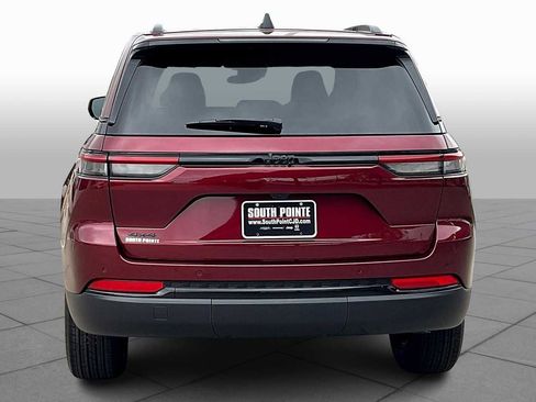 New 2025 Jeep Grand Cherokee Laredo image 4