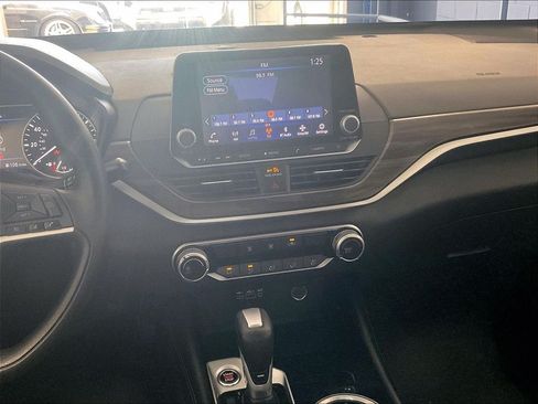 Used 2023 Nissan Altima 2.5 SV FWD image 18