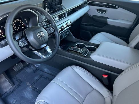 New 2025 Honda Pilot Touring image 10