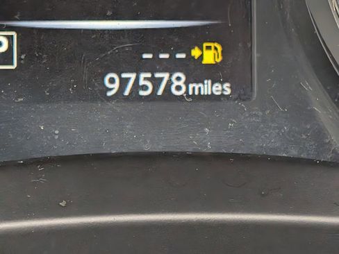 Used 2017 Nissan Rogue SV w/ Midnight Edition image 18