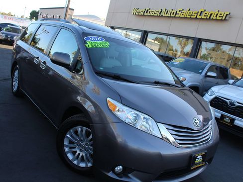 Used 2016 Toyota Sienna XLE FWD image 35