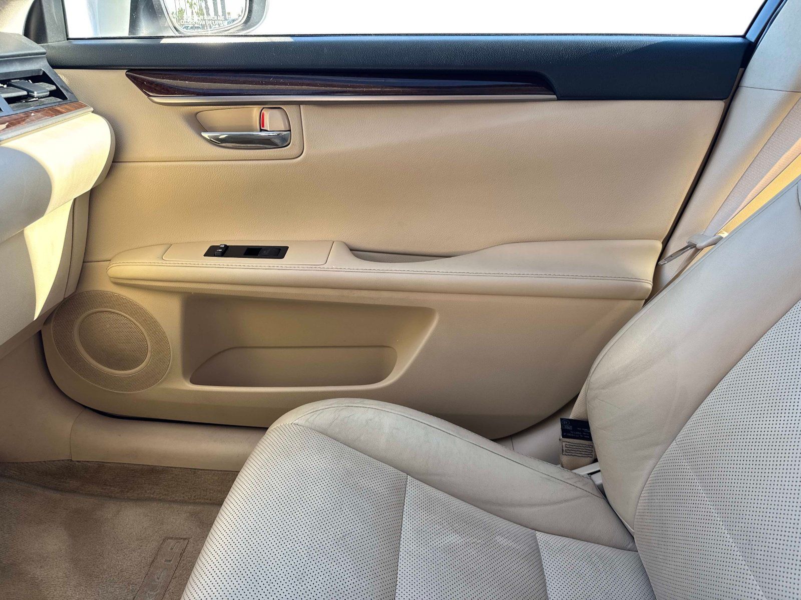 Used 2015 Lexus ES 350 w/ Luxury Package FWD image 22