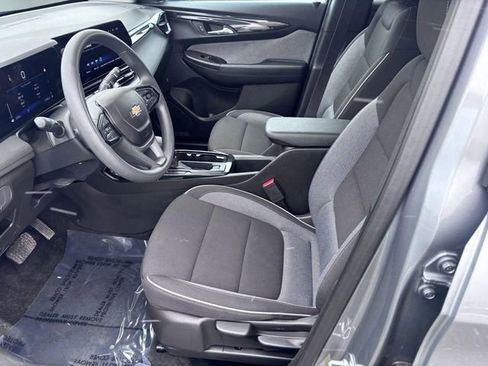 Used 2025 Chevrolet TrailBlazer LT FWD image 10