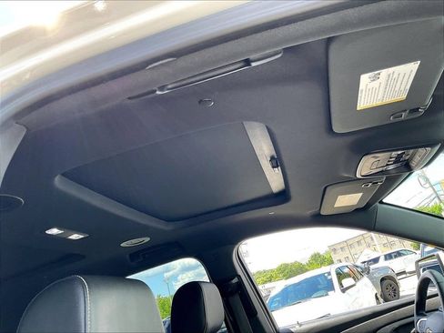Used 2023 Chevrolet Traverse LT w/ LT Premium Package AWD/4WD image 23