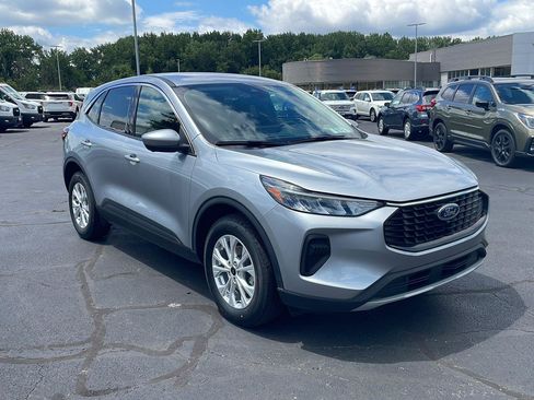 Used 2023 Ford Escape Active w/ Tech Pack #2 AWD/4WD image 7