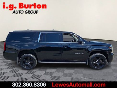 Certified 2019 Chevrolet Suburban LT w/ Luxury Package AWD/4WD image 7
