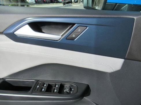 Used 2024 Volkswagen Taos SE FWD image 19