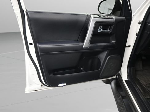 Used 2023 Toyota 4Runner SR5 Premium w/ Moonroof Package RWD image 32