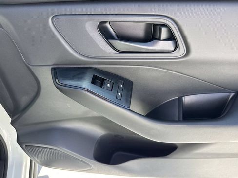 Used 2024 Nissan Rogue S AWD/4WD image 44