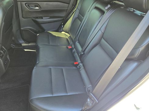 Used 2024 Nissan Rogue SV w/ SV Premium Package FWD image 13