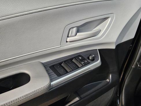 Used 2025 Toyota Sienna LE FWD image 21