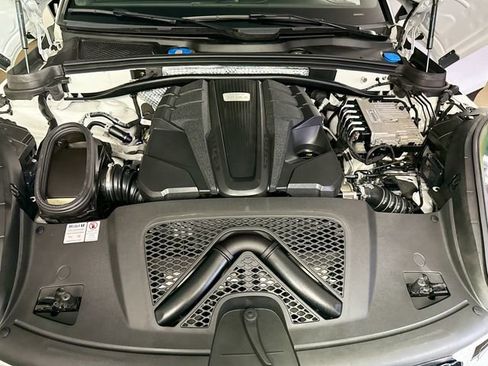 Used 2021 Porsche Macan S image 16