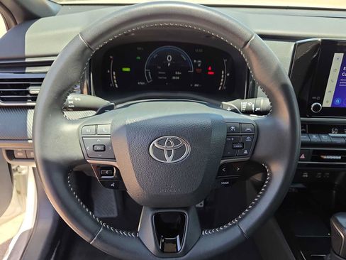 Used 2025 Toyota Camry SE FWD image 19