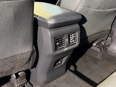 Used 2021 Toyota RAV4 XLE AWD/4WD image 23