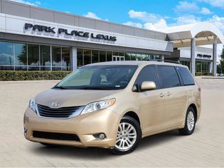 Used 2014 Toyota Sienna XLE video 1
