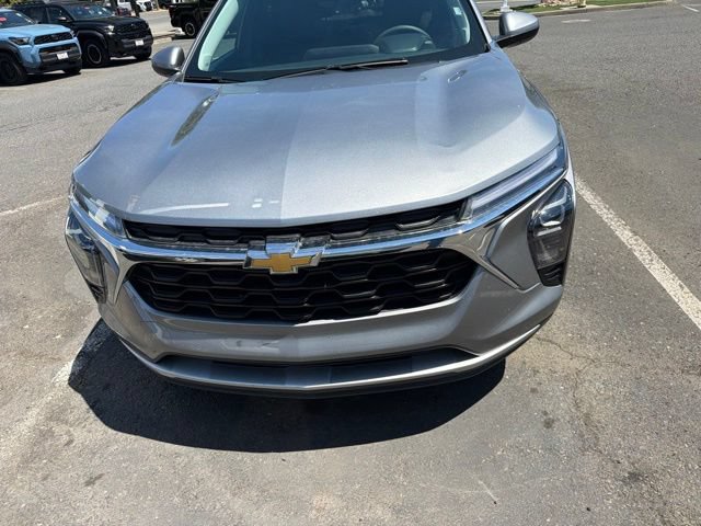 Used 2025 Chevrolet Trax LT FWD image 23