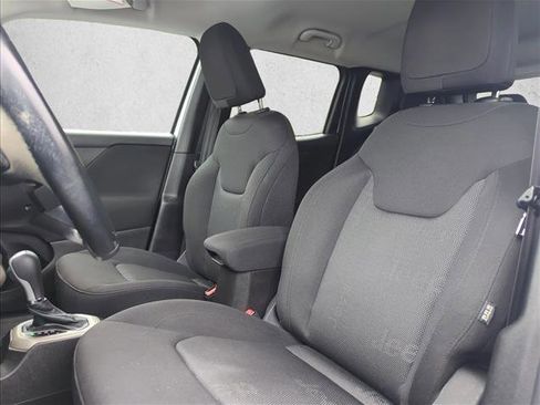 Used 2017 Jeep Renegade Latitude image 18