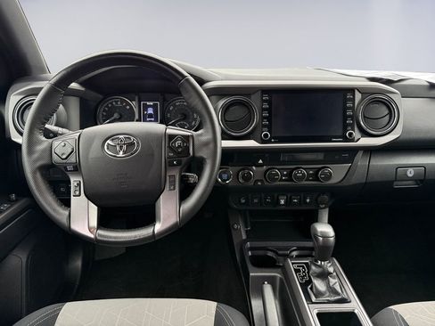 Used 2022 Toyota Tacoma TRD Sport w/ Technology Package image 14