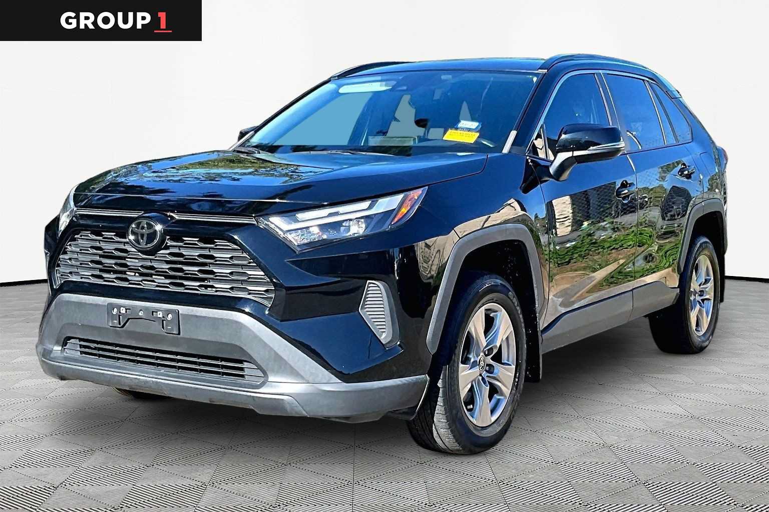 Certified 2022 Toyota RAV4 XLE FWD image 1