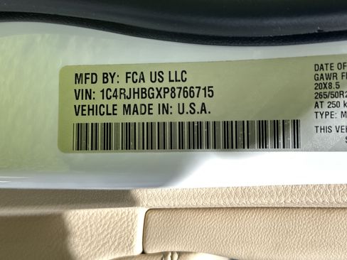 Used 2023 Jeep Grand Cherokee Limited w/ Luxury Tech Group II AWD/4WD image 38