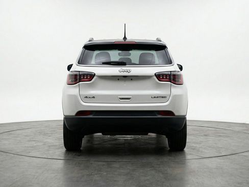 Used 2025 Jeep Compass Limited image 7