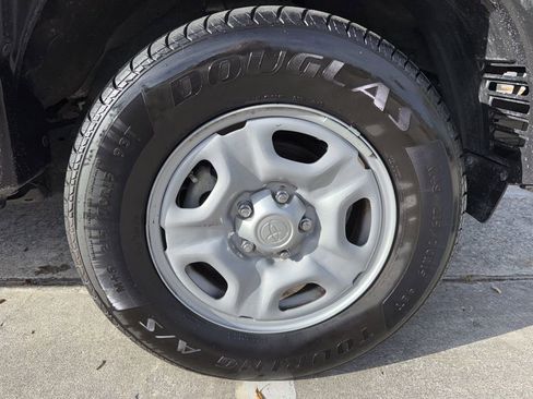 Used 2014 Toyota Tacoma 2WD Access Cab w/ Convenience Package image 35