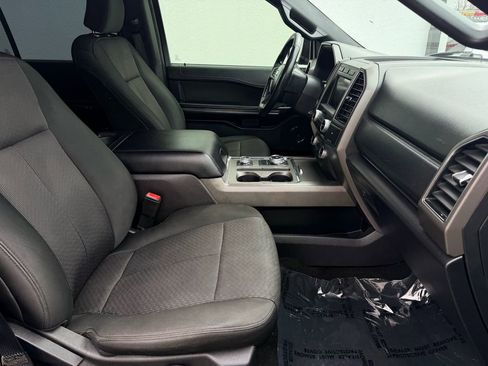 Used 2019 Ford Expedition Max XLT image 18