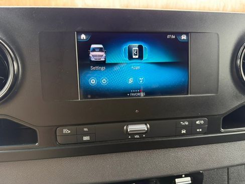 Used 2024 Mercedes-Benz Sprinter 2500 image 30