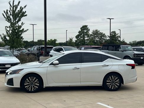 Used 2023 Nissan Altima 2.5 SV FWD image 6